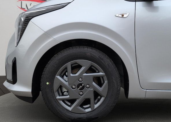 Vehicle image 16 Vehicle image 16