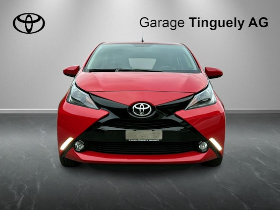 First vehicle image First vehicle image