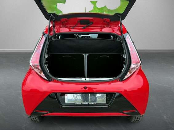 Vehicle image 9 Vehicle image 9