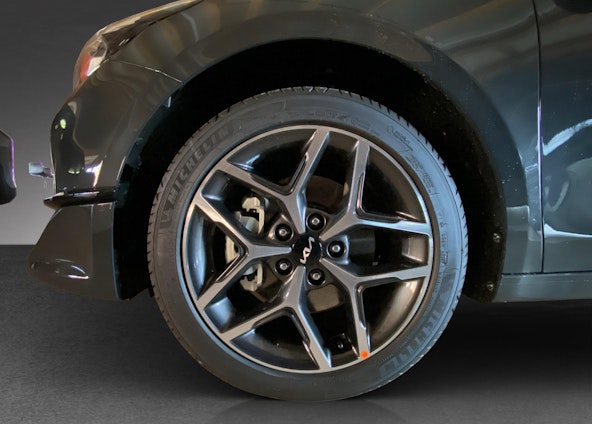 Vehicle image 18 Vehicle image 18