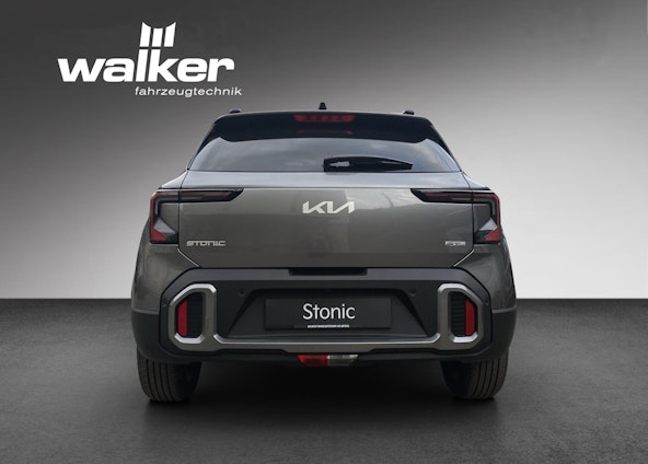 Vehicle image 4 Vehicle image 4