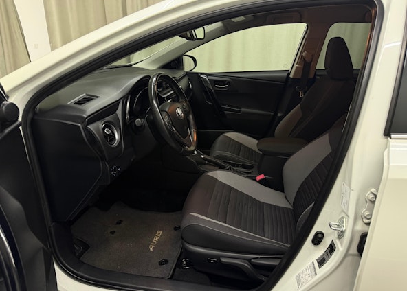 Vehicle image 6 Vehicle image 6