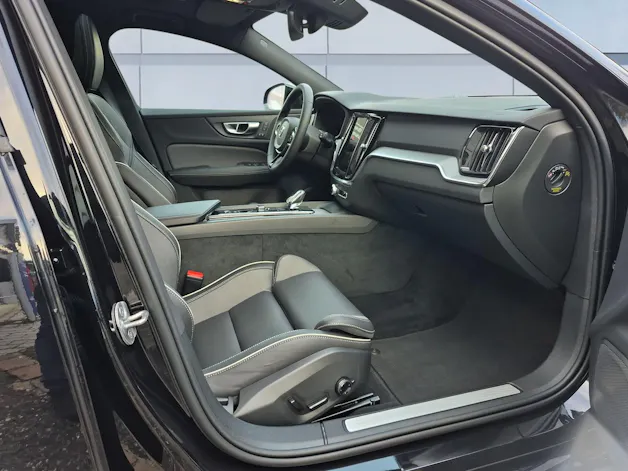 Volvo V60 2.0 B5 MH Plus Dark AWD