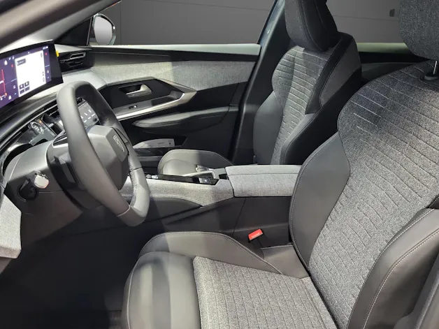 Peugeot 3008 1.2 MHEV Allure Premium