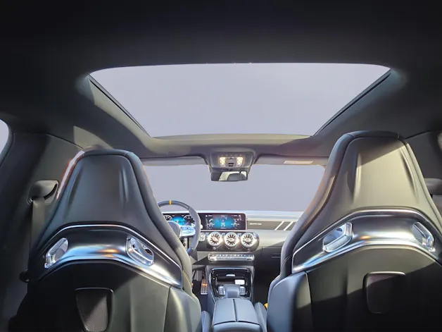 Mercedes-Benz CLA 45 S AMG 4X4 Kombi 8G-DCT / Sehr grosszügige Ausstattung