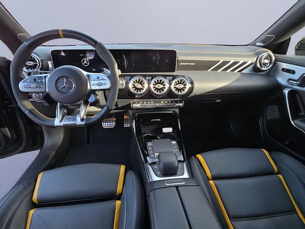 Mercedes-Benz CLA 45 S AMG 4X4 Kombi 8G-DCT / Sehr grosszügige Ausstattung