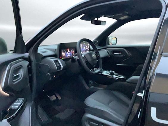 Vehicle image 4 Vehicle image 4