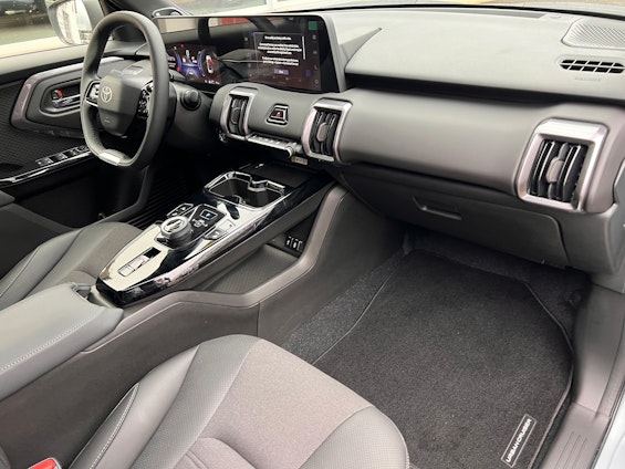 Vehicle image 13 Vehicle image 13