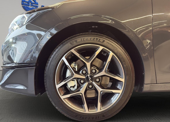 Vehicle image 8 Vehicle image 8