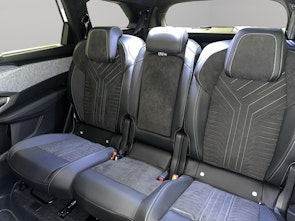 Vehicle image PEUGEOT 5008 e-Launch Edition AWD