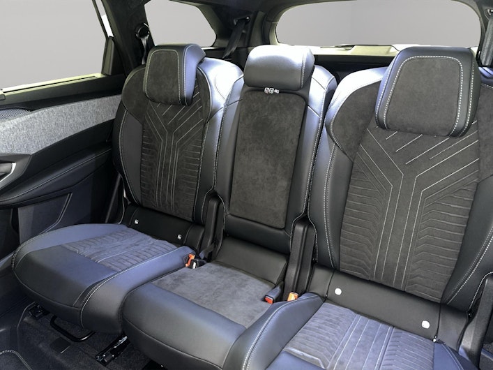 Vehicle image PEUGEOT 5008