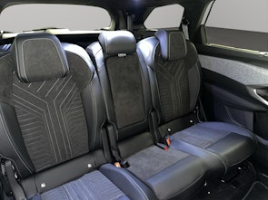 Vehicle image PEUGEOT 5008 e-Launch Edition AWD