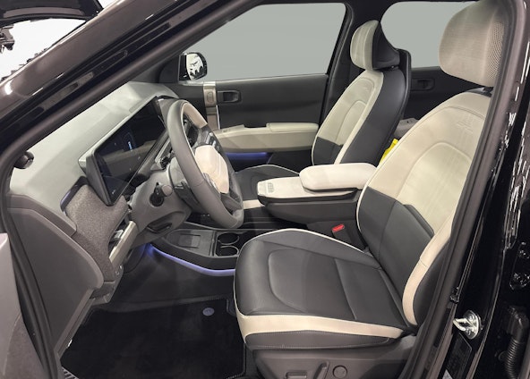 Vehicle image 8 Vehicle image 8