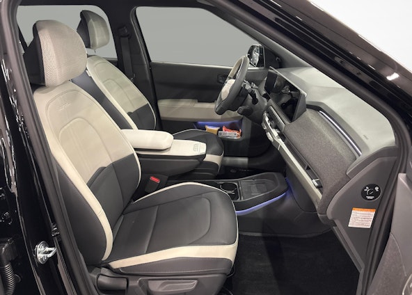 Vehicle image 10 Vehicle image 10