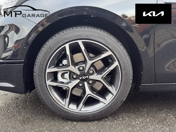 Vehicle image 14 Vehicle image 14