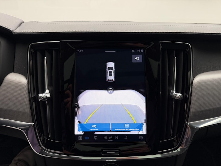 Vehicle image VOLVO V90