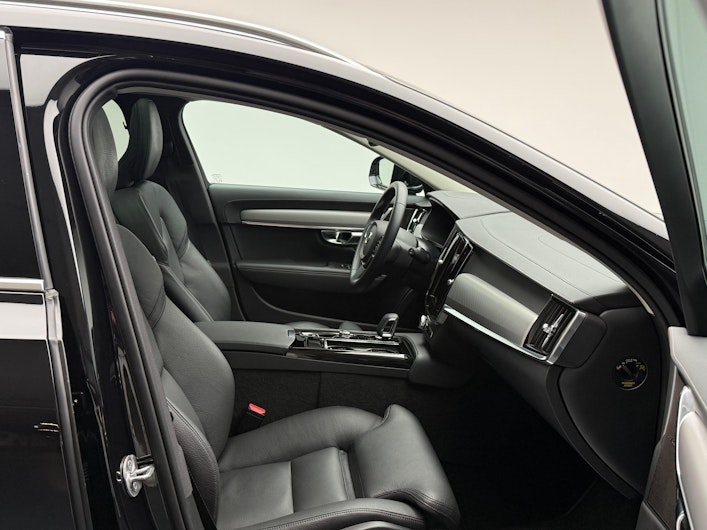 Vehicle image VOLVO V90