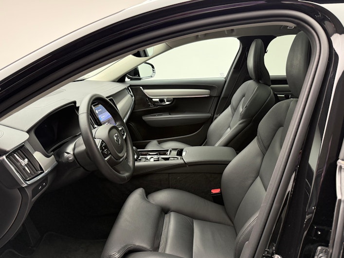 Vehicle image VOLVO V90