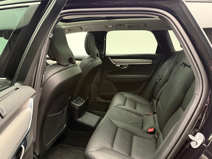 Vehicle image VOLVO V90