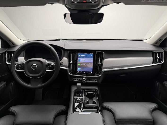 Vehicle image VOLVO V90
