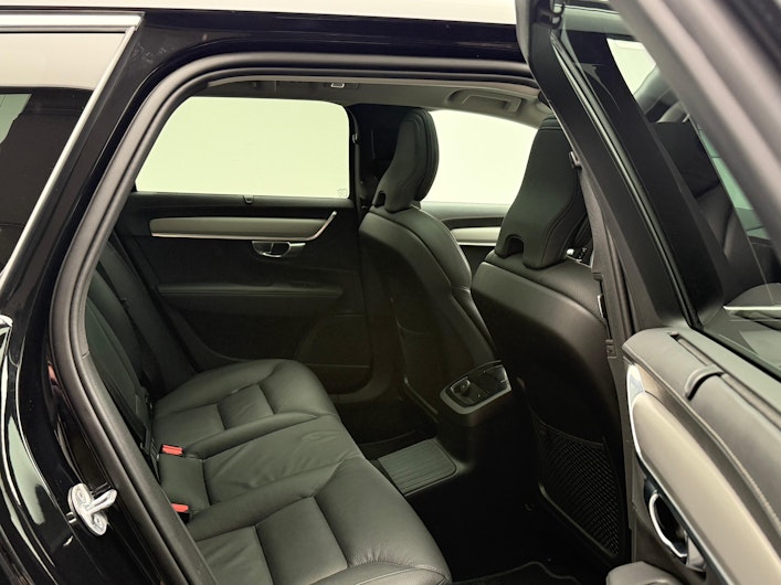 Vehicle image VOLVO V90