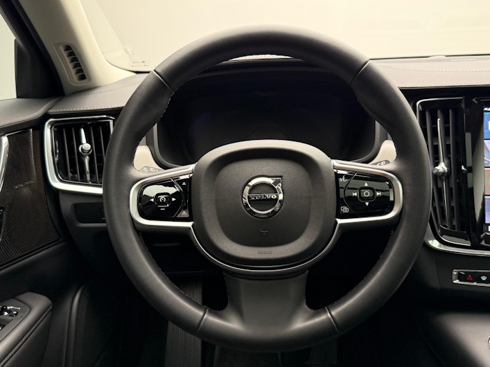 Vehicle image VOLVO V90