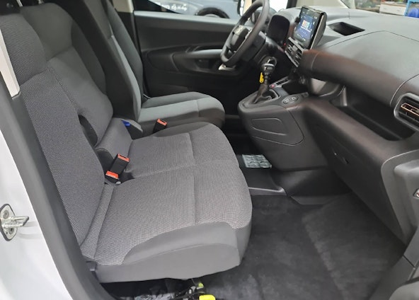 Vehicle image 8 Vehicle image 8