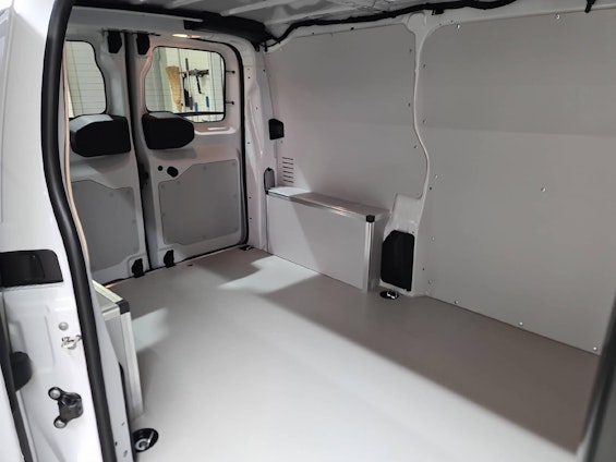 Vehicle image 9 Vehicle image 9