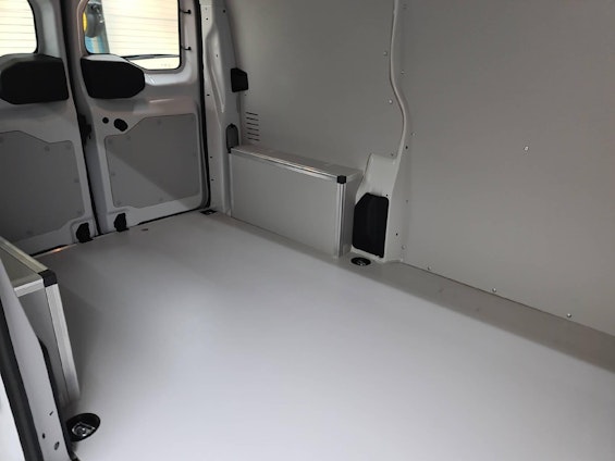 Vehicle image 13 Vehicle image 13