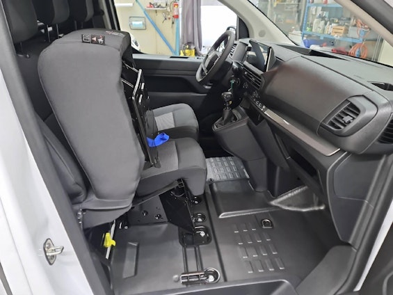 Vehicle image 8 Vehicle image 8