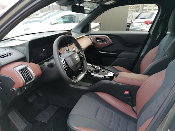 Vehicle image 5 Vehicle image 5