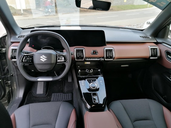 Vehicle image 4 Vehicle image 4