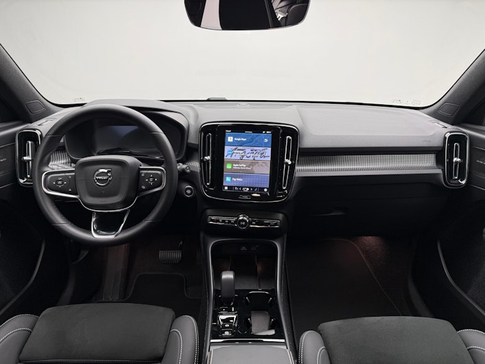 Vehicle image VOLVO XC40