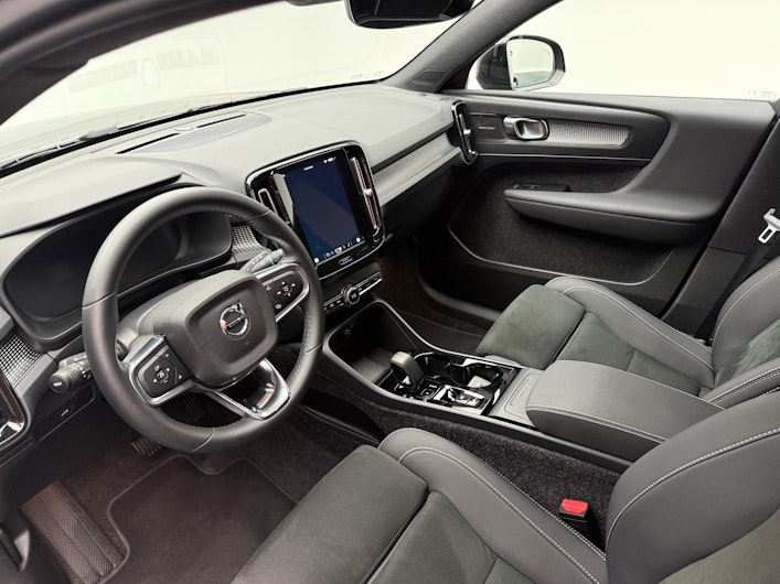 Vehicle image VOLVO XC40