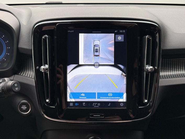 Vehicle image VOLVO XC40