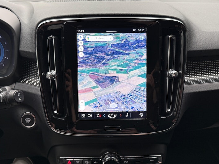 Vehicle image VOLVO XC40