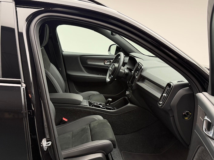 Vehicle image VOLVO XC40