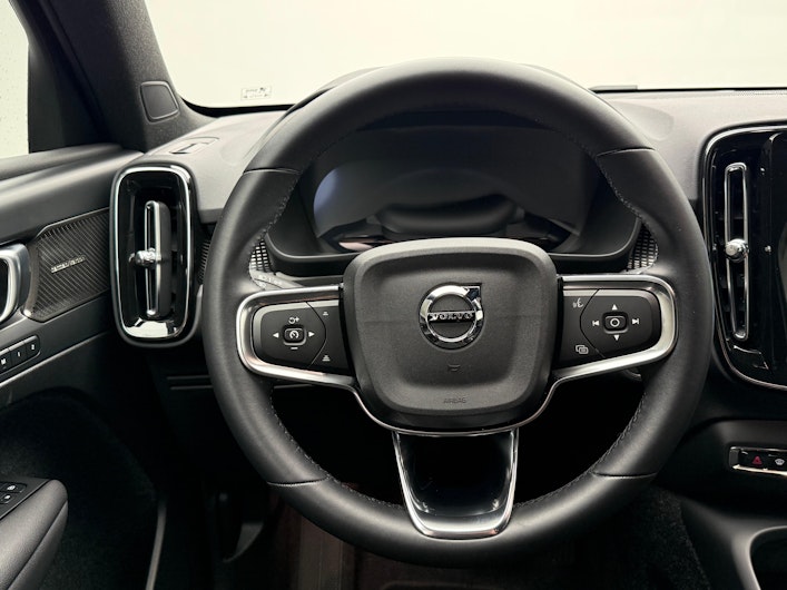 Vehicle image VOLVO XC40