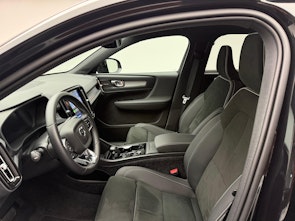 Vehicle image VOLVO XC40 2.0 B4 MH Plus Dark