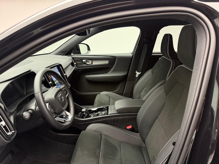 Vehicle image VOLVO XC40