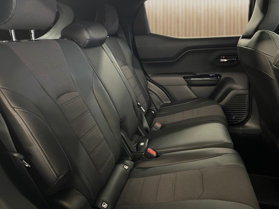 Vehicle image 16 Vehicle image 16