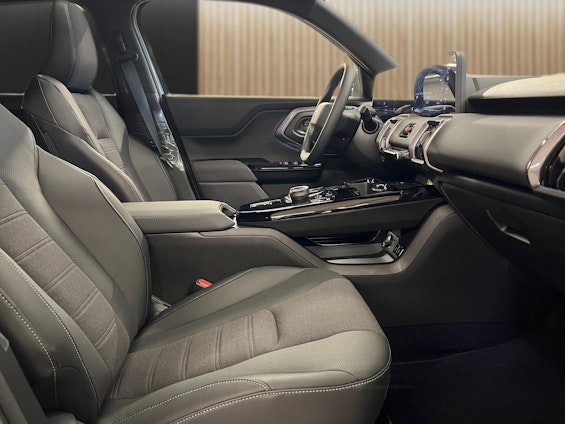 Vehicle image 17 Vehicle image 17