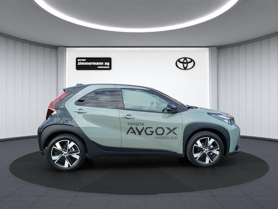 Vehicle image 4 Vehicle image 4