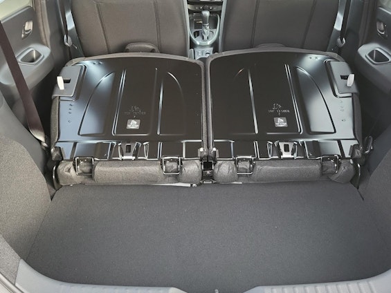 Vehicle image 16 Vehicle image 16