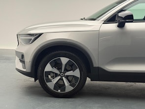 Vehicle image VOLVO XC40 2.0 B3 MH Plus Dark