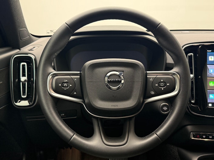 Vehicle image VOLVO XC40