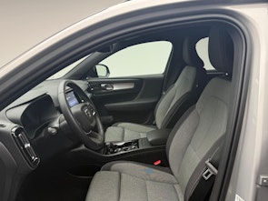 Vehicle image VOLVO XC40 2.0 B3 MH Plus Dark