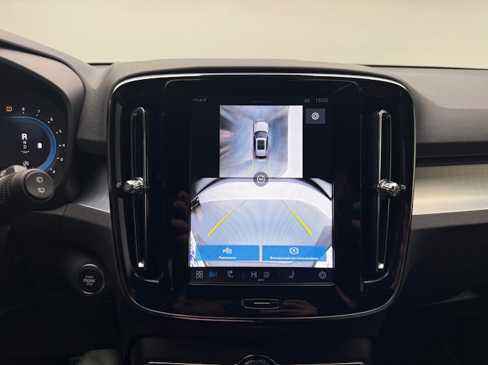 Vehicle image VOLVO XC40