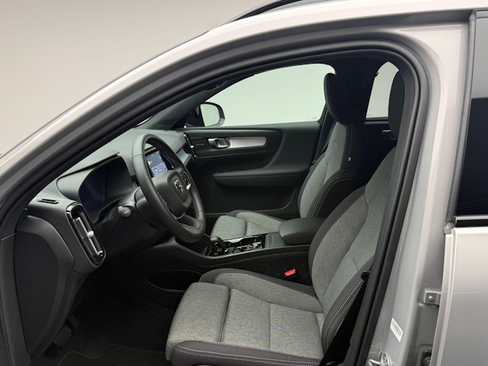 Vehicle image VOLVO XC40