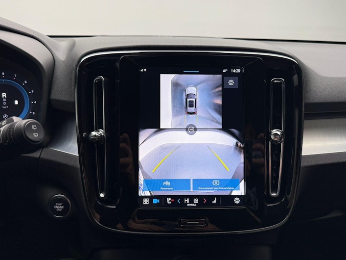 Vehicle image VOLVO XC40